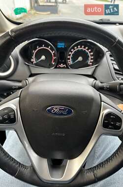 Седан Ford Fiesta 2015 в 