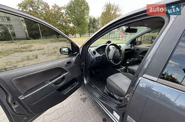 Хэтчбек Ford Fiesta 2006 в 