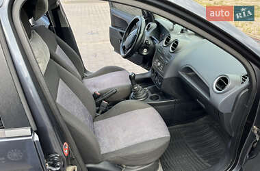 Хэтчбек Ford Fiesta 2006 в 