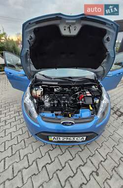 Хэтчбек Ford Fiesta 2012 в 