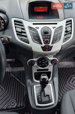 Хэтчбек Ford Fiesta 2012 в 