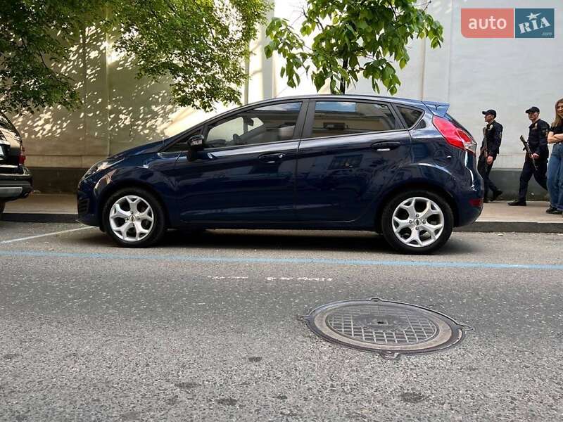 Хетчбек Ford Fiesta 2013 в Києві фото 4 Хетчбек Ford Fiesta 2013 в Києві
