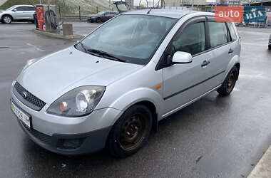 Хэтчбек Ford Fiesta 2006 в 