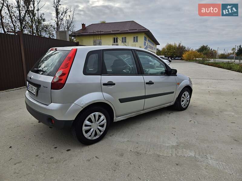 Хетчбек Ford Fiesta 2008 в Обухові