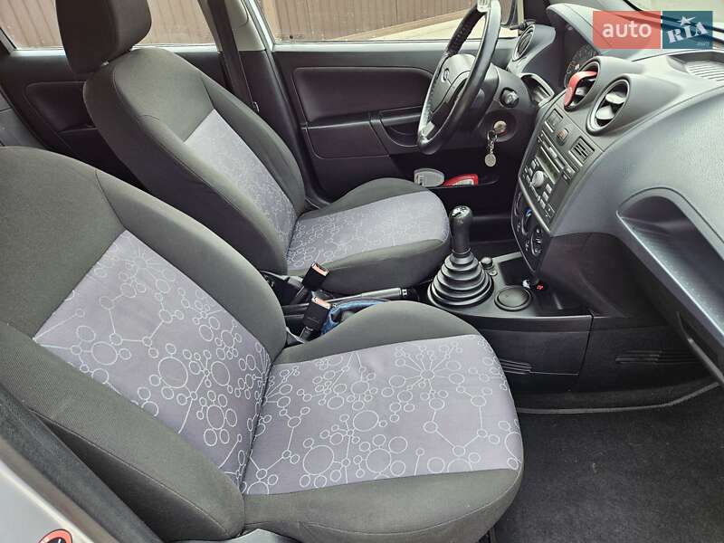 Хетчбек Ford Fiesta 2008 в Обухові