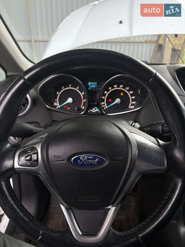 Хэтчбек Ford Fiesta 2016 в Глевахе