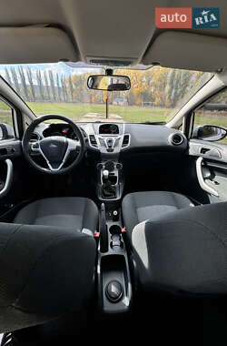 Хетчбек Ford Fiesta 2012 в 