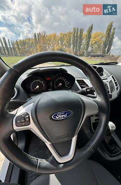 Хетчбек Ford Fiesta 2012 в 