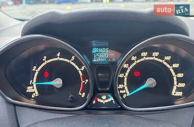 Хетчбек Ford Fiesta 2014 в 