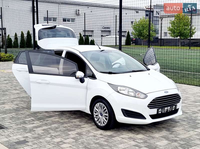 Хэтчбек Ford Fiesta 2014 в Мукачево