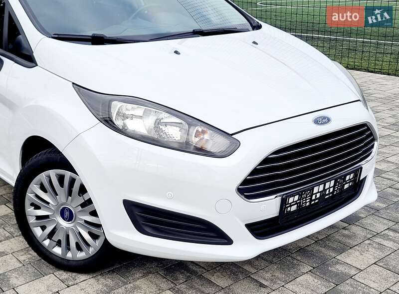 Хэтчбек Ford Fiesta 2014 в Мукачево