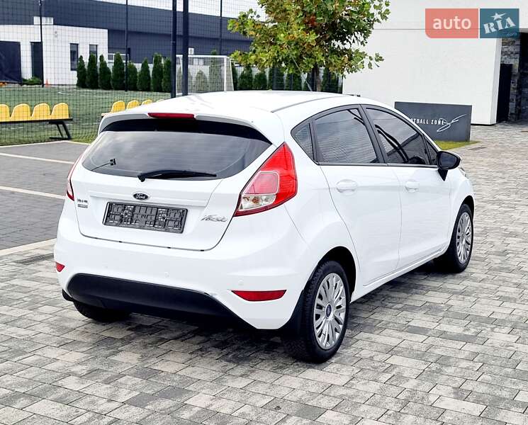 Хэтчбек Ford Fiesta 2014 в Мукачево