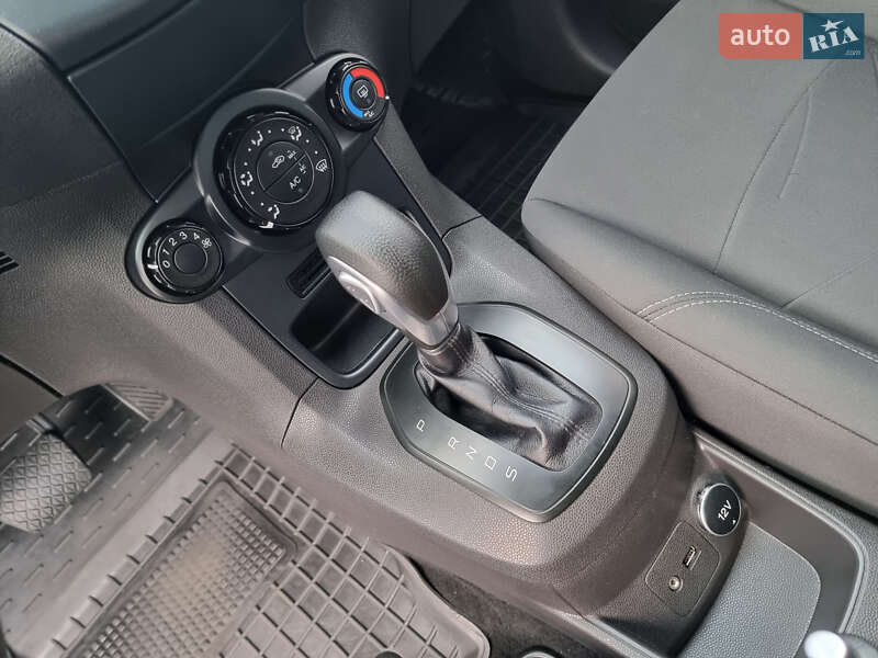 Хэтчбек Ford Fiesta 2014 в Мукачево