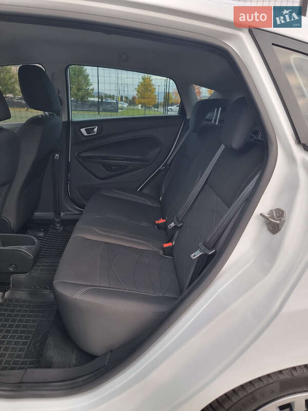 Хэтчбек Ford Fiesta 2014 в Мукачево