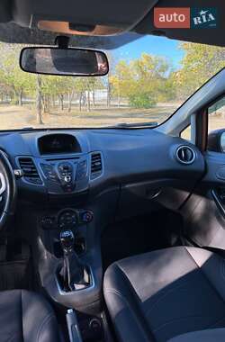 Хэтчбек Ford Fiesta 2013 в 
