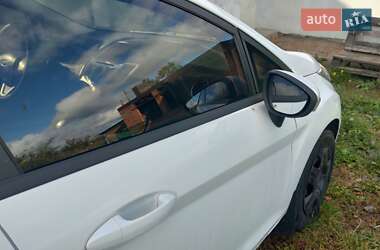 Хэтчбек Ford Fiesta 2012 в 