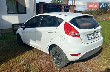 Хэтчбек Ford Fiesta 2012 в 