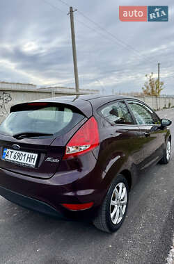 Хэтчбек Ford Fiesta 2011 в 