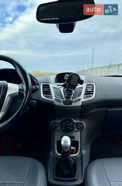 Хэтчбек Ford Fiesta 2011 в 