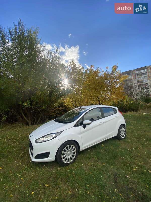 Хэтчбек Ford Fiesta 2017 в Вишневом фото 2 Хэтчбек Ford Fiesta 2017 в Вишневом