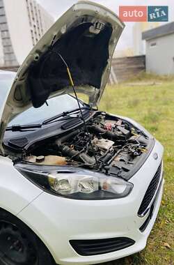 Хэтчбек Ford Fiesta 2017 в 