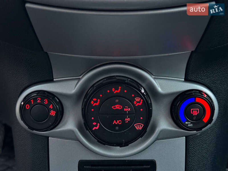 Хетчбек Ford Fiesta 2012 в Черкасах фото 19 Хетчбек Ford Fiesta 2012 в Черкасах