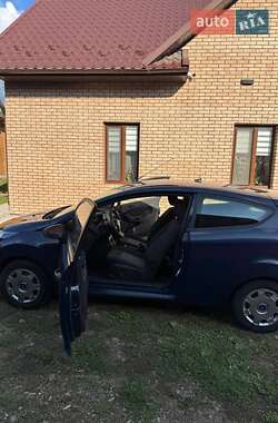 Хетчбек Ford Fiesta 2015 в Чернівцях