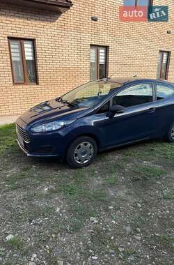 Хетчбек Ford Fiesta 2015 в Чернівцях