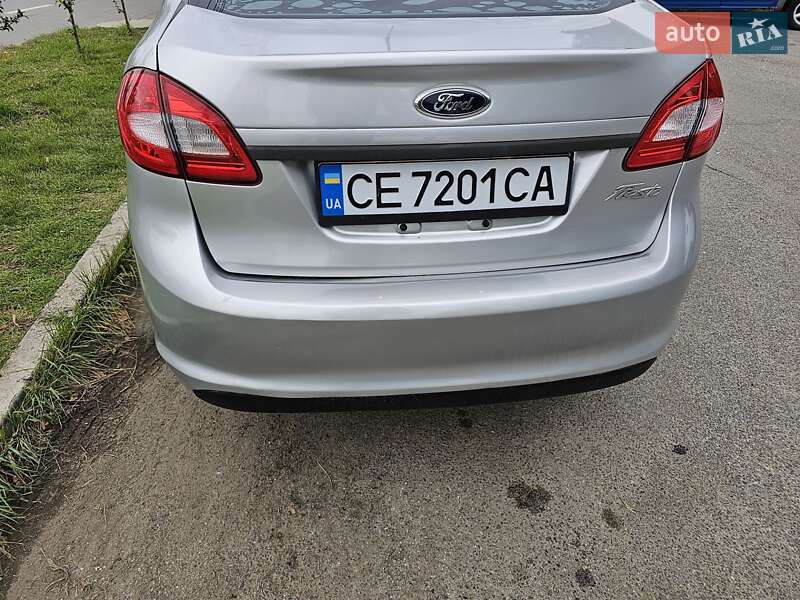 Седан Ford Fiesta 2012 в Чернівцях