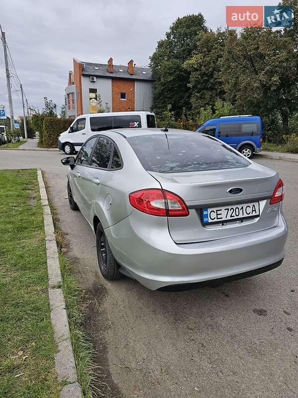 Седан Ford Fiesta 2012 в Чернівцях