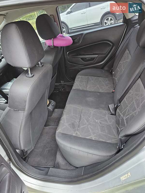 Седан Ford Fiesta 2012 в Чернівцях