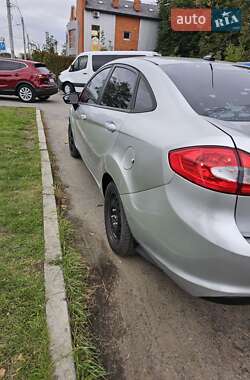 Седан Ford Fiesta 2012 в 