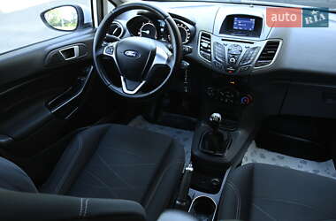Хэтчбек Ford Fiesta 2017 в 