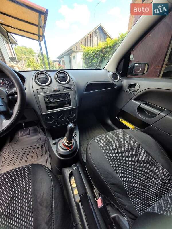 Хэтчбек Ford Fiesta 2006 в Нежине фото 2 Хэтчбек Ford Fiesta 2006 в Нежине