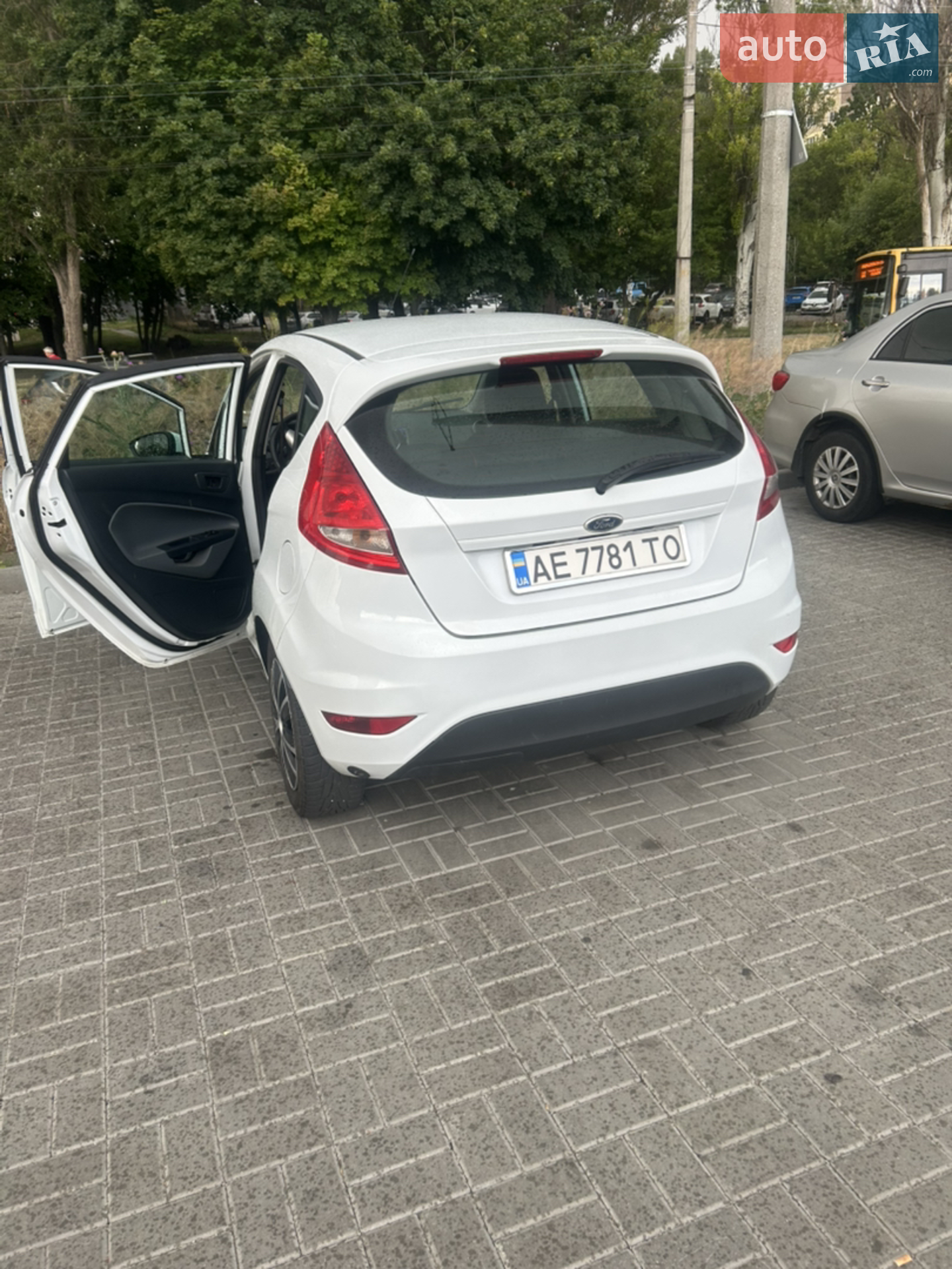 2011 Ford Fiesta - мініатюра 11