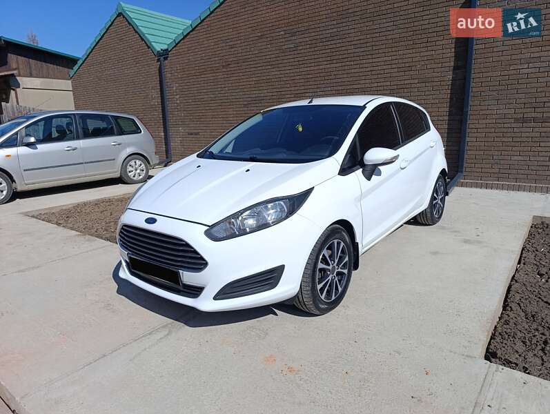 Хэтчбек Ford Fiesta 2013 в 