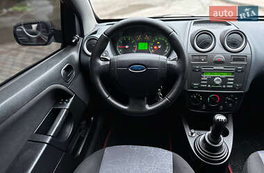 Хэтчбек Ford Fiesta 2008 в 