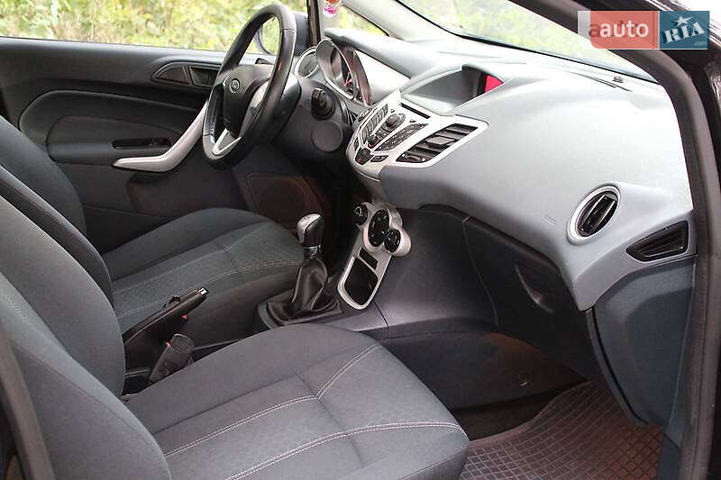 Хетчбек Ford Fiesta 2010 в Луцьку фото 4 Хетчбек Ford Fiesta 2010 в Луцьку