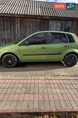 Хэтчбек Ford Fiesta 2006 в 