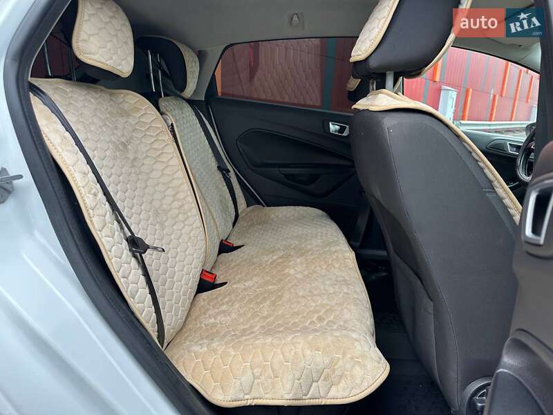 Хетчбек Ford Fiesta 2015 в Києві