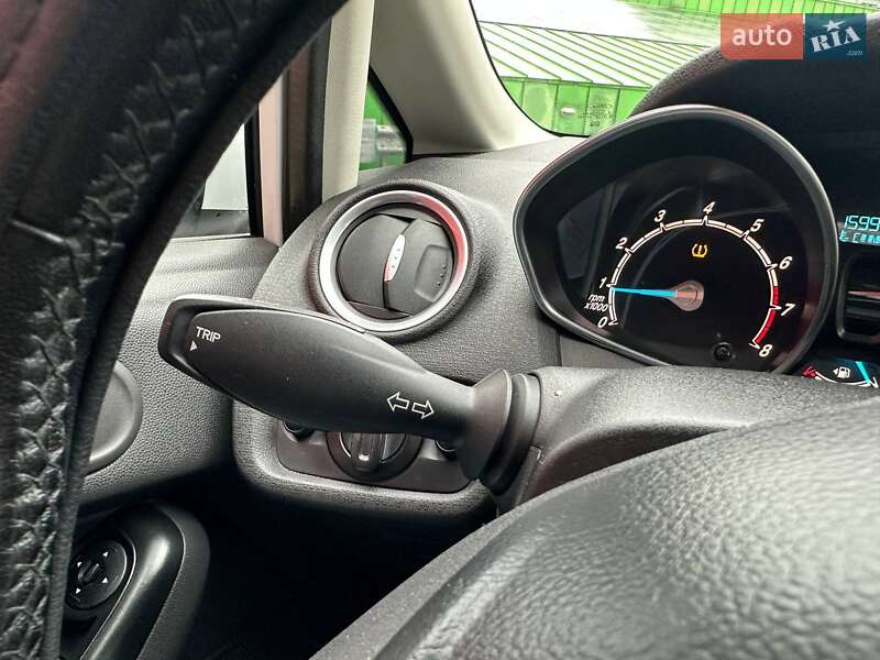 Хетчбек Ford Fiesta 2015 в Києві