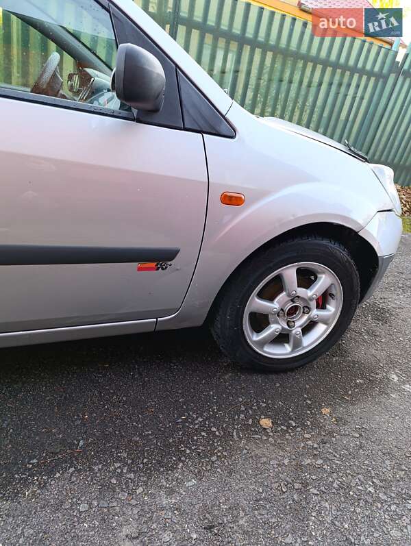 Хетчбек Ford Fiesta 2006 в Гощі