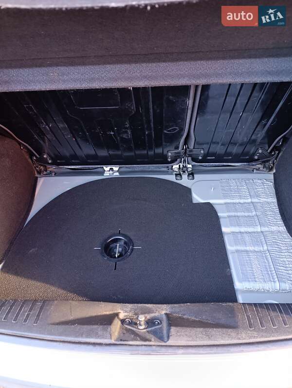 Хетчбек Ford Fiesta 2006 в Гощі