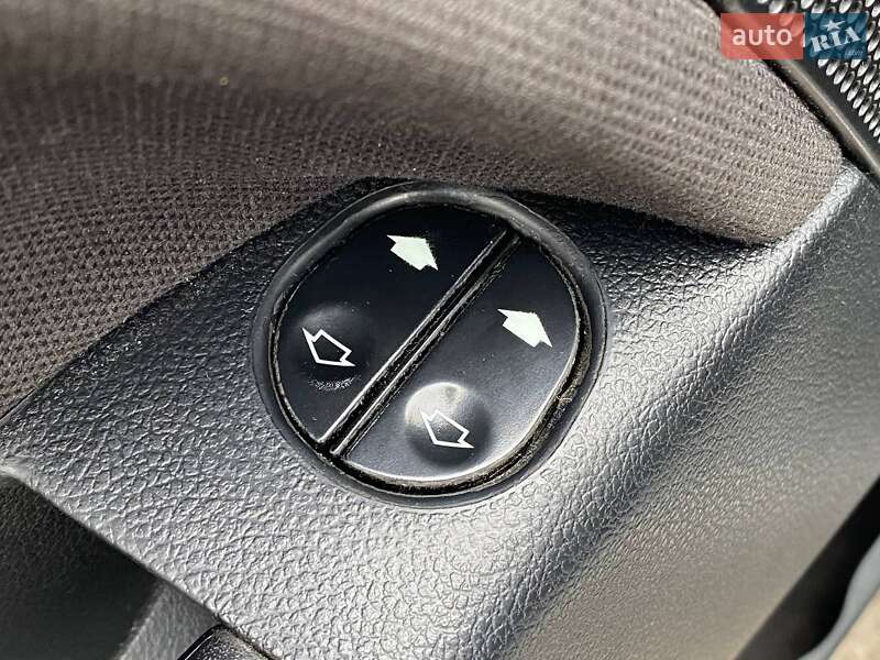 Хетчбек Ford Fiesta 2006 в Києві фото 24 Хетчбек Ford Fiesta 2006 в Києві