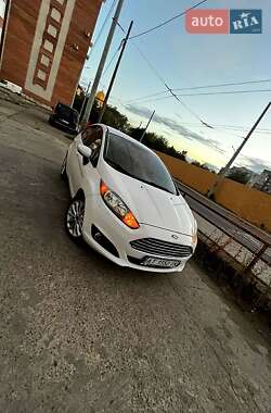 Хетчбек Ford Fiesta 2013 в  фото 12 Хетчбек Ford Fiesta 2013 в