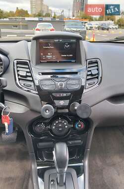 Хэтчбек Ford Fiesta 2014 в 