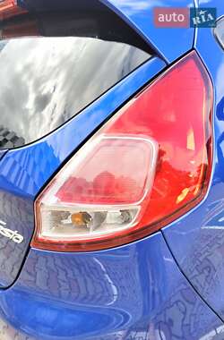Хэтчбек Ford Fiesta 2014 в 
