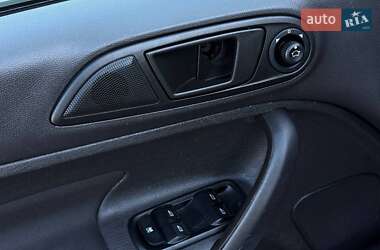 Хэтчбек Ford Fiesta 2018 в 