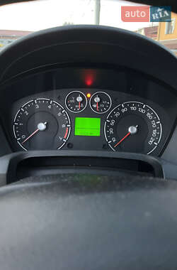 Хэтчбек Ford Fiesta 2005 в  фото 24 Хэтчбек Ford Fiesta 2005 в