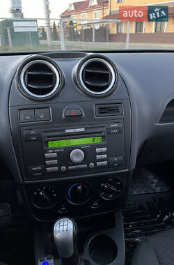 Хэтчбек Ford Fiesta 2005 в  фото 29 Хэтчбек Ford Fiesta 2005 в